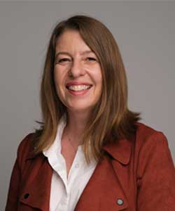Headshot of Vivienne Hoskins smiling